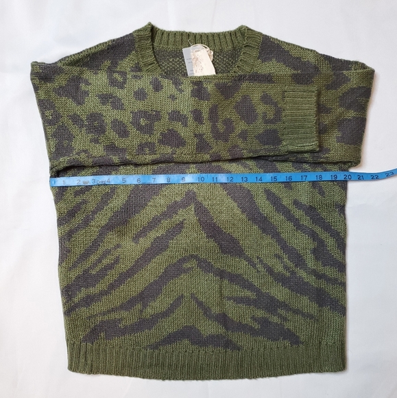 NWT Olive Green/Charcol Animal Print Sweater - Picture 7 of 7